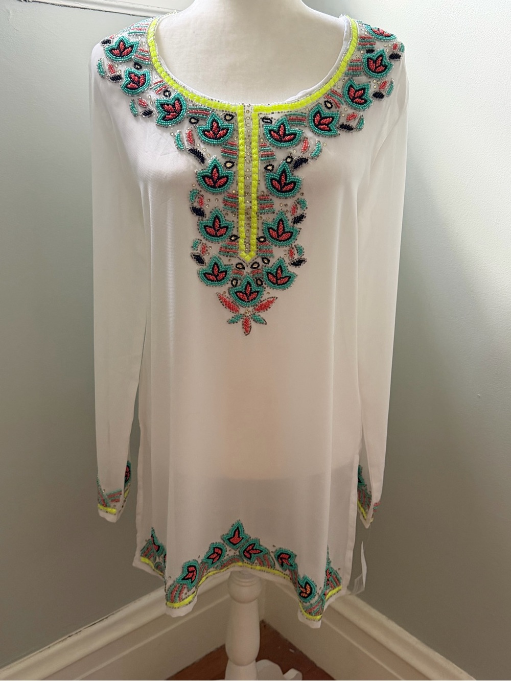 Lucky & Coco Hand Beaded White Tunic Cover Up Size M Resort Beach Cruise